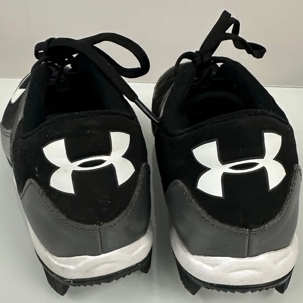 Under Armour Kids Black and White Sneakers cleats 4Y